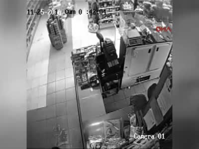 Marketten 76 bin liralık soygun kamerada - 1