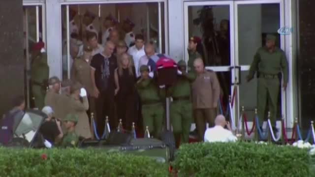Castro'nun külleri 4 günlük yolculuğuna başladı