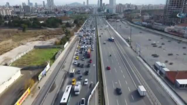 İstanbul'da kilitlenen trafik havadan görüntülendi