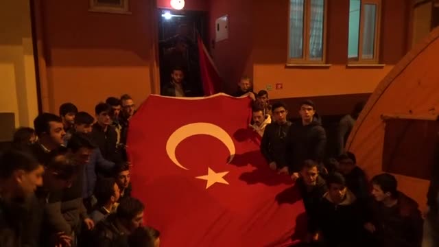 Bursalı şehidin evinde bayrak nöbeti
