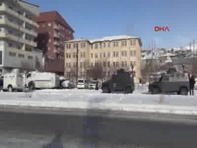Yüksekova ve Çukurca belediyelerine operasyon
