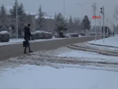 Bolu Dağı'nda kar ulaşımı zorlaştırdı
