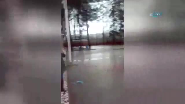 Otizmli öğrencisini mutlu etmek için okula kamyon getirdi