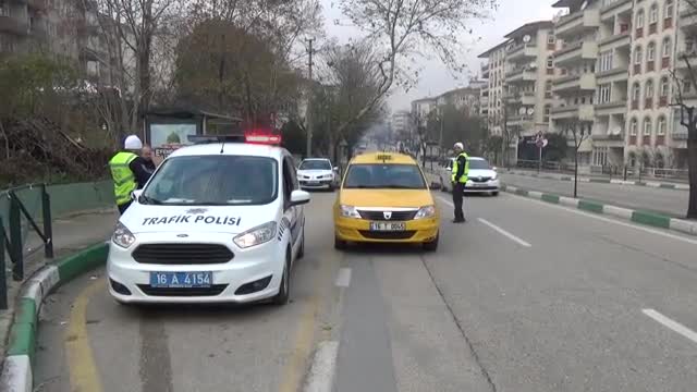 Bursa'da kar lastiği olmayanlar yandı