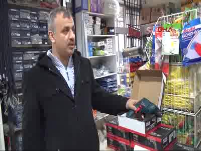 Hırdavatçı 1000 dolar bozdurana matkap hediye edecek