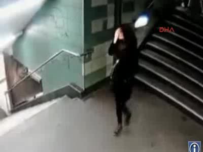 Almanya, Berlin'deki kadına tekmeli saldırıyı konuşuyor
