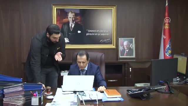 Bursa&nbsp;Emniyet Müdürü Yıldız Yılın Fotoğrafları'nı oyladı