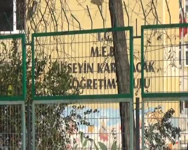 Bursalı veliler okul çevresinde uyuşturucu ve alkol içenlere karşı yürüdü