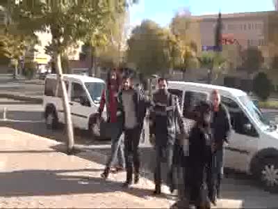 Kaçtığı otomobille polis aracına çarpınca yakalandı