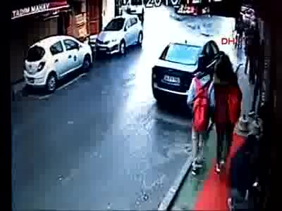 Babaanne ve iki torunu, hafriyat kamyonunun altında kaldı