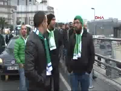 Bursasporlu taraftarlar şehitler için dua etti