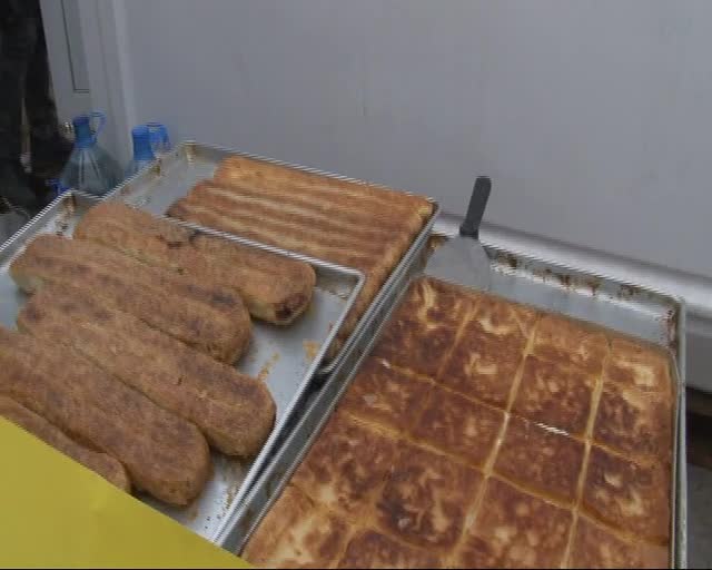 Bursa'da polise börek ikram ederek destek verdiler