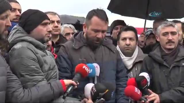 Gazeteciler şehitler için karanfil bıraktı