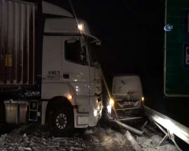 Bursa'da zincirleme kaza sonrası trafik aksadı
