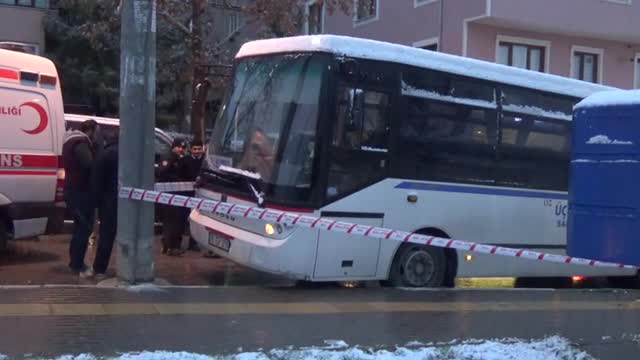 Bursa'da servis şoförünü ölüm direksiyon başında yakaladı