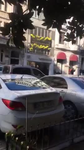 İstanbul'da tinerci yolunu kestiği adamı yaktı