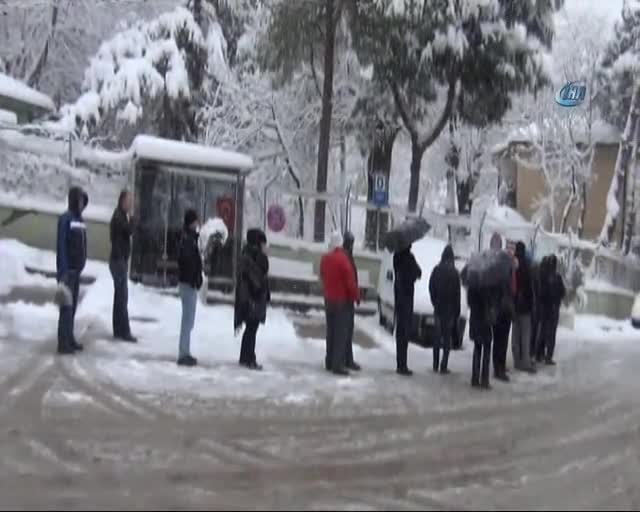 Karlı ve buzlu havada yürürken 3 altın kurala dikkat