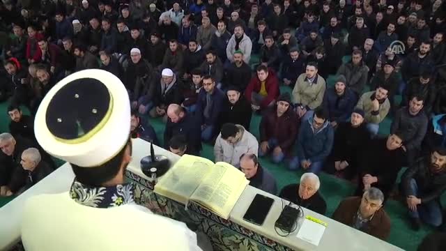 Bursa'da vaaz sırasında Halep'e SMS'li toplu destek