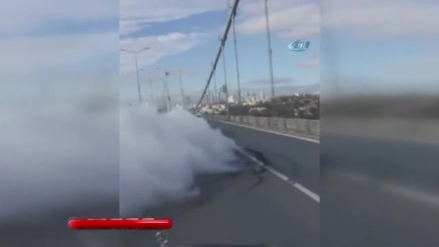 Köprüyü kapatıp drift yaptılar