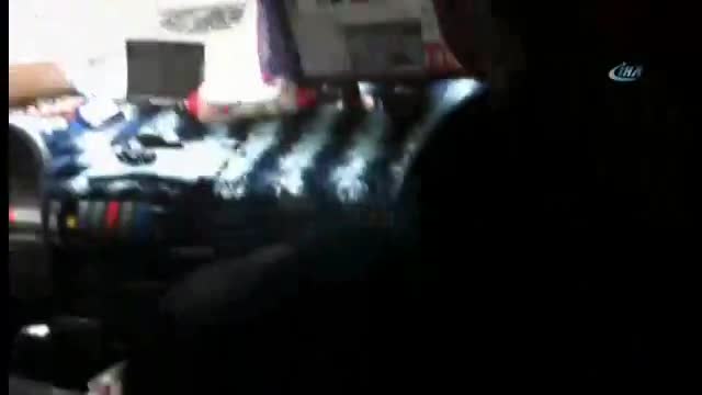 Cep telefonuyla konuşan şoför, yolcuların canını hiçe saydı