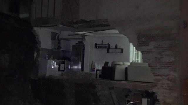Bursa'da binanın duvarı çöktü