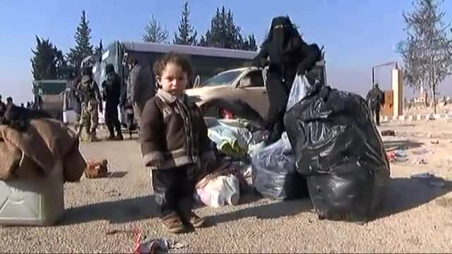 Halep'ten tahliye olan çocuklar ilk kez güldü