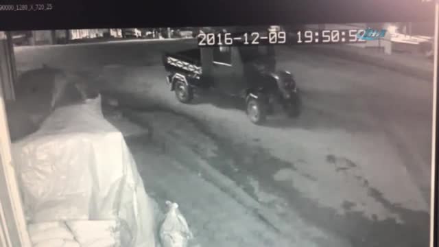 Pat-pat hırsızları kameraya yakalandı