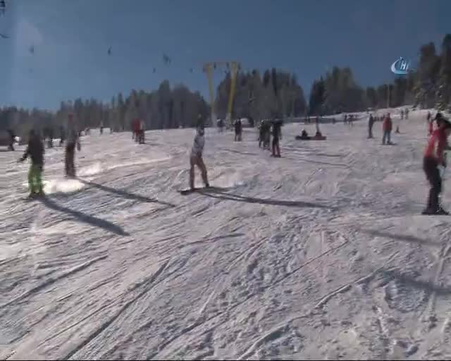 Bursa Uludağ'da tepetaklak kayak keyfi