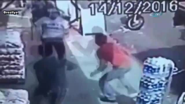 Hırsızın kaçışı, uçan tekmeyle bitti