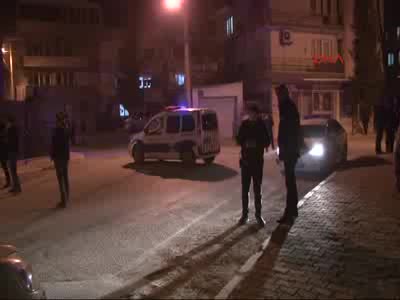 Sokağa el yapımı patlayıcı atıldı: 2 araç zarar gördü
