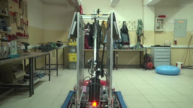 Meslek liseli öğrenciler ABD'de robotik yarışmasına katılacak