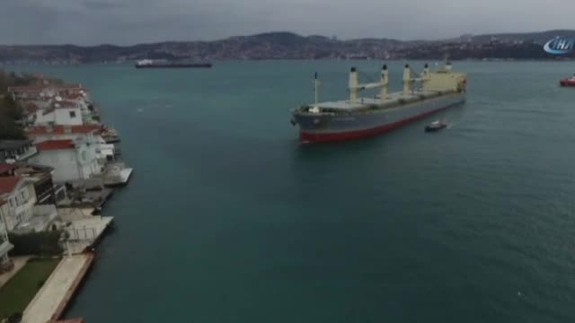 Karaya oturan gemi havadan görüntülendi