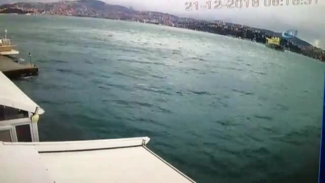 Kuru yük gemisi karaya böyle oturdu