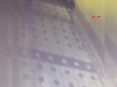Bursa'da hırsız, açamadığı çelik kasayı kucaklayıp götürdü