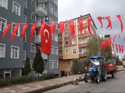 Bursalı şehidin kız kardeşinin evi bayraklarla donatıldı