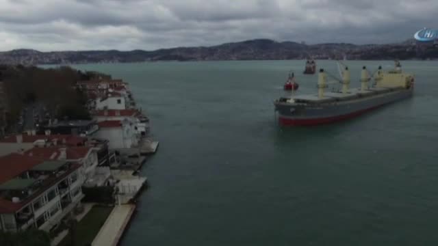 Yeniköy'de gemiyi kurtarma çalışmaları havadan görüntülendi
