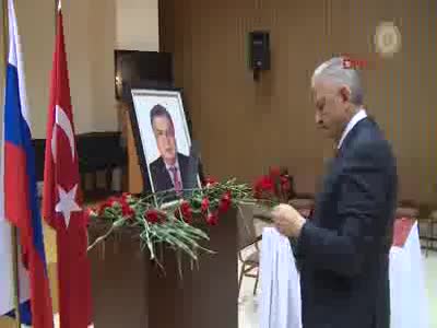 Başbakan Yıldırım, Rusya'nın Ankara Büyükelçiliğine taziye ziyaretinde bulundu