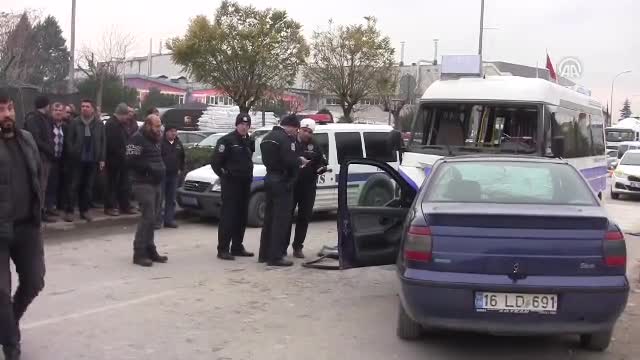 Bursa'da otomobille minibüs çarpıştı: 2 ölü
