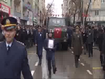 Bursa'da Şehit Binbaşı Albayrak'ı 30 bin kişi gözyaşlarıyla uğurladı