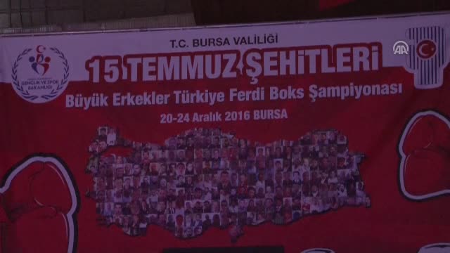 Bursa'da boks şöleni devam ediyor