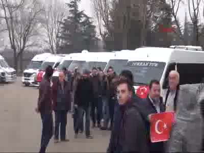 Bursa'da servis minibüsleri şehitler için konvoy oluşturdu
