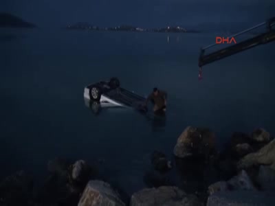 Otomobil denize düştü: 1 ölü, 3 yaralı