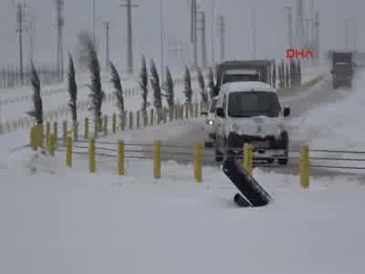 Konya'da yollar ulaşıma kapandı