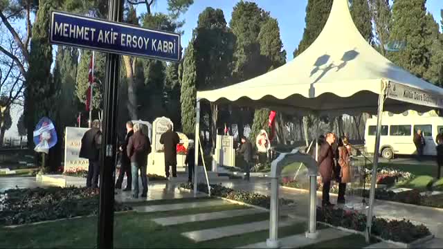 İstiklal şairi Mehmet Akif Ersoy kabri başında anıldı