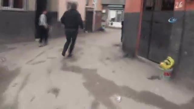 Adana'da uyuşturucu tacirlerine şok baskın