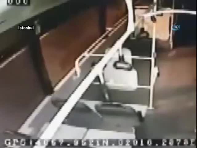 Bu kez de halk otobüsü çaldılar