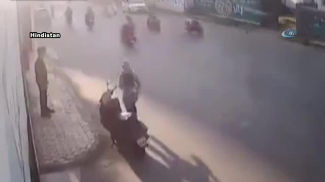 Gaspçıları motosikletinden inip yaya olarak kovaladı