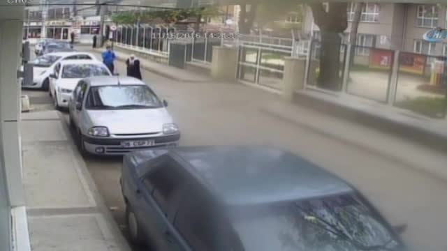 Bursa'da dolandırıcıya altınlarını böyle teslim etti