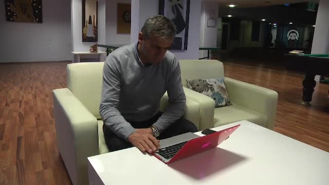 Bursaspor Teknik Direktörü Hamzaoğlu Yılın Fotoğrafları oylamasına katıldı