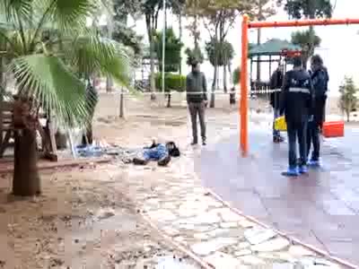 Isınmak isterken yanarak öldü